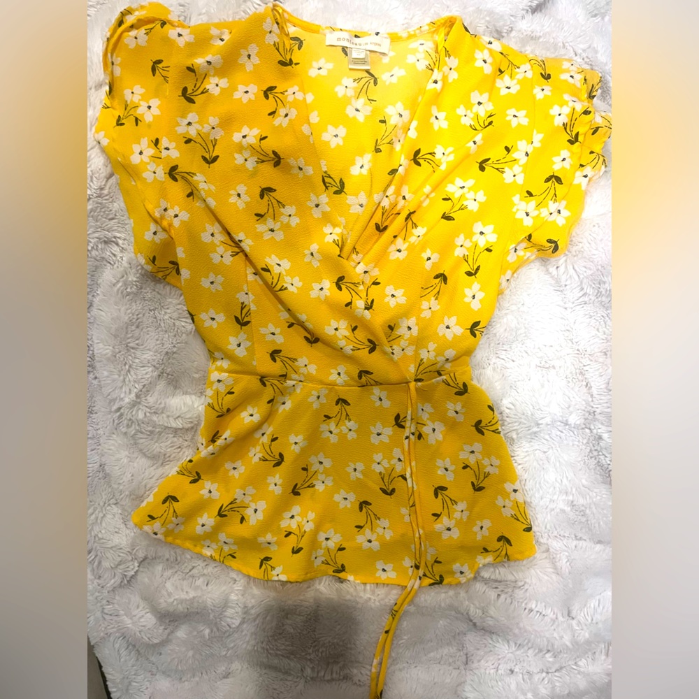 Monteau Summer blouse 🌼🌼 Size Medium 🌼🌼